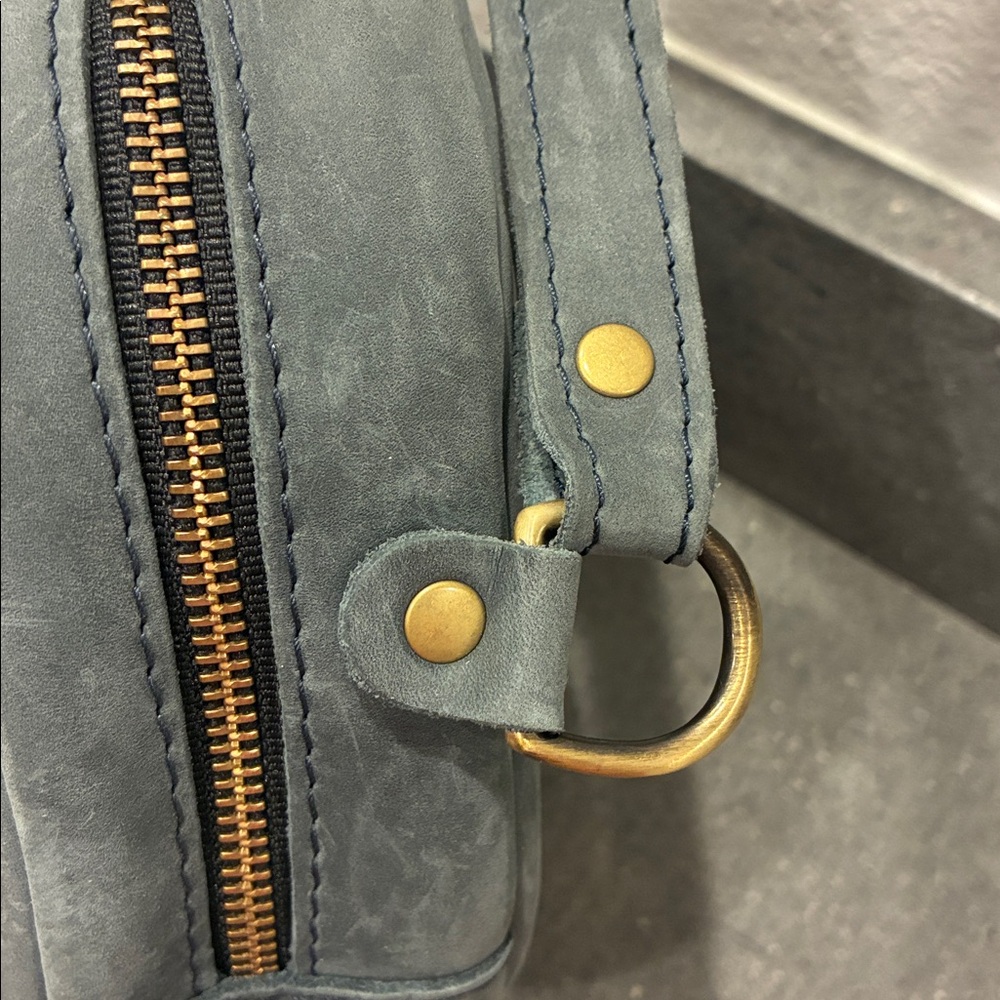 Portland Leather large Circle Crossbody bag in storm - Picture 7 of 7